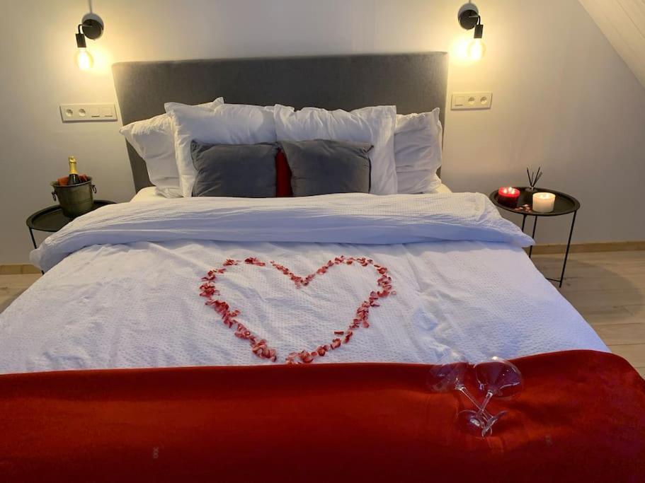 Lovely 1-Bedroom Appartement Le Joyau With Indoor Pool And Sauna Lasne Exteriör bild